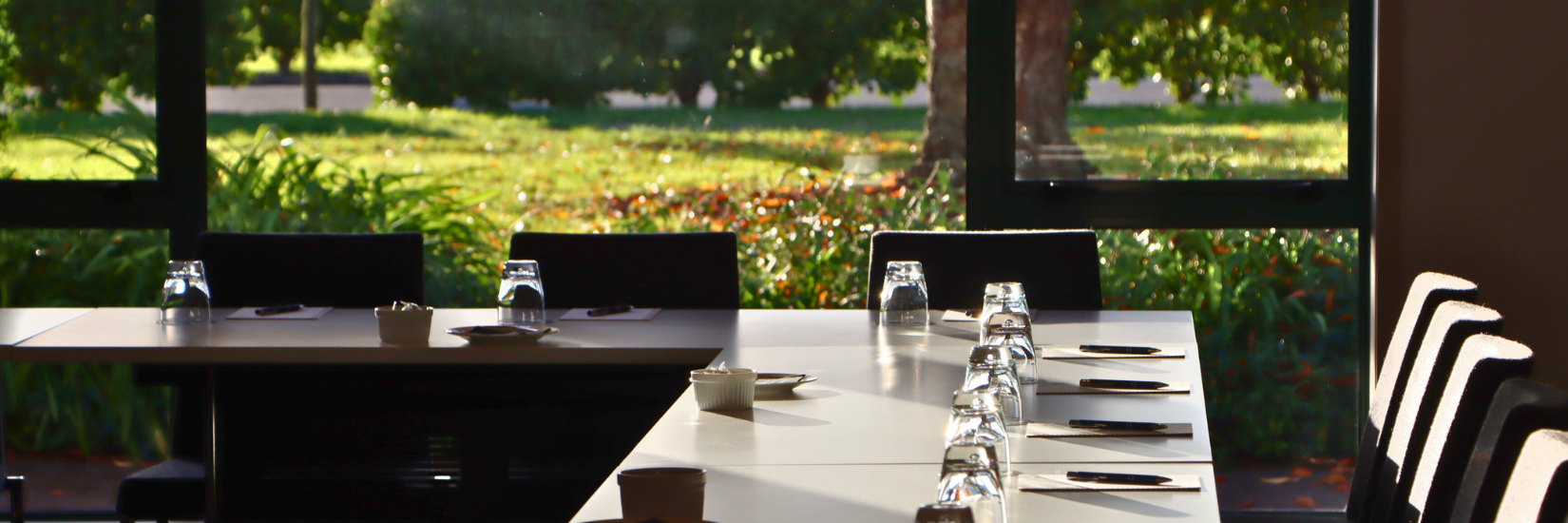 Banner de «Héroe» para reuniones de negocios